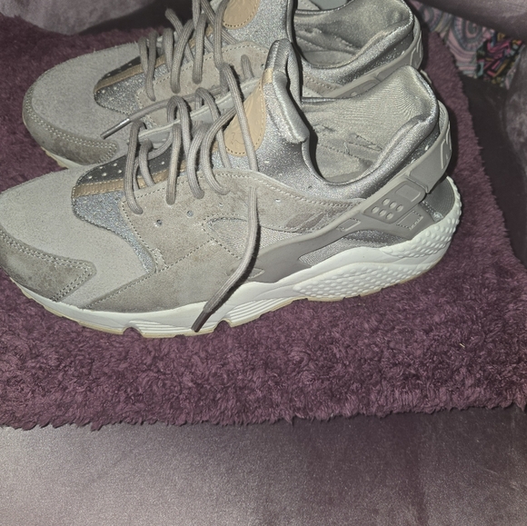 NIKE AIR HUARACHE WOMAN SIZE 11 - Picture 3 of 7